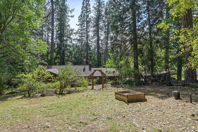 14067 Linden Rd, Grass Valley, CA 95945