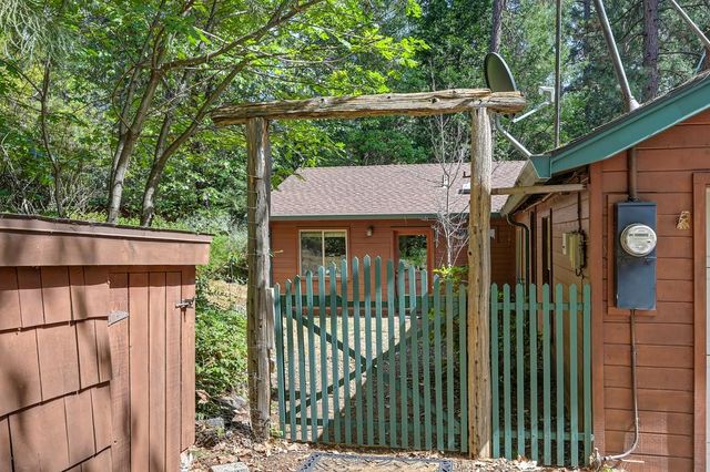 14067 Linden Rd, Grass Valley, CA 95945