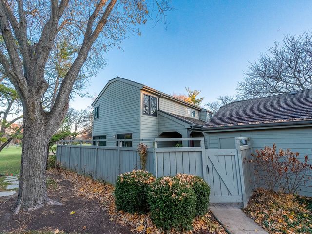 245 Timber Ridge Lane 245, Lake Barrington, IL 60010