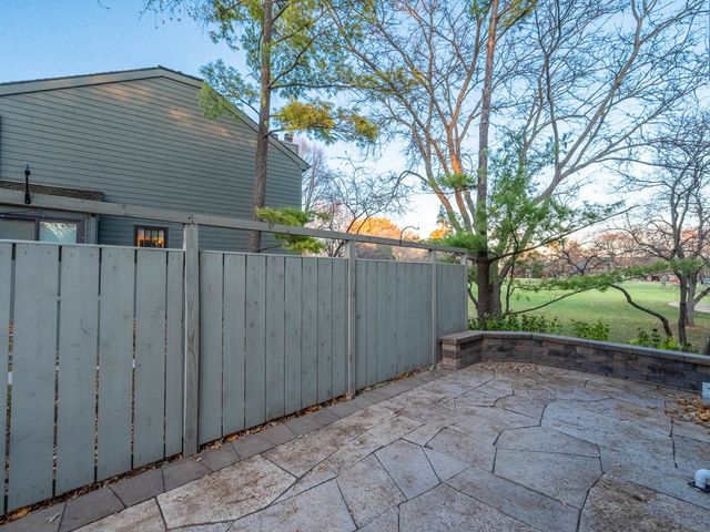 245 Timber Ridge Lane 245, Lake Barrington, IL 60010