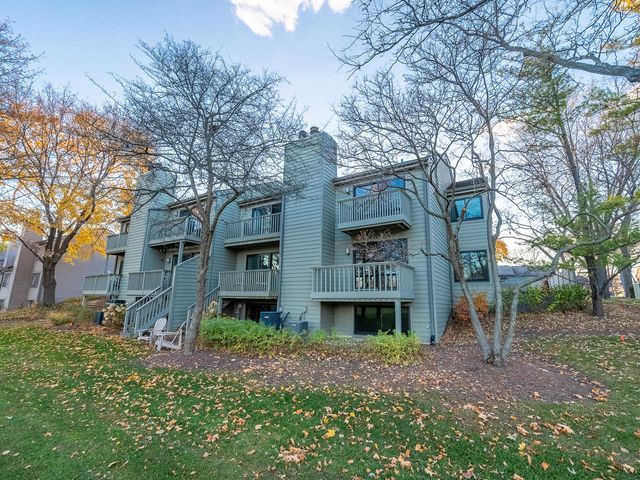 245 Timber Ridge Lane 245, Lake Barrington, IL 60010