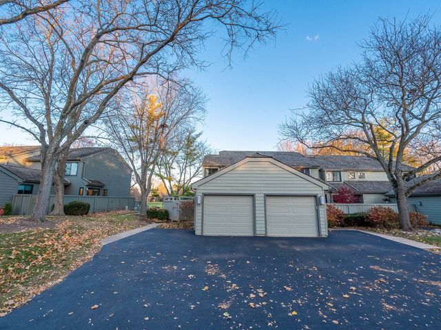 245 Timber Ridge Lane 245, Lake Barrington, IL 60010
