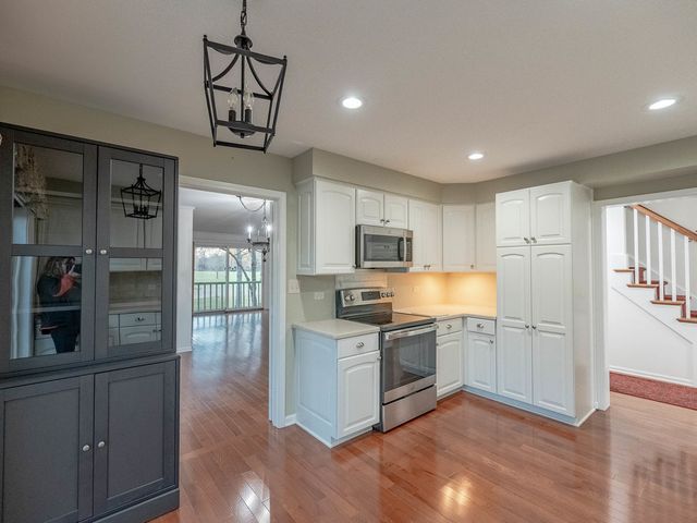 245 Timber Ridge Lane 245, Lake Barrington, IL 60010