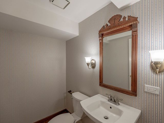 245 Timber Ridge Lane 245, Lake Barrington, IL 60010