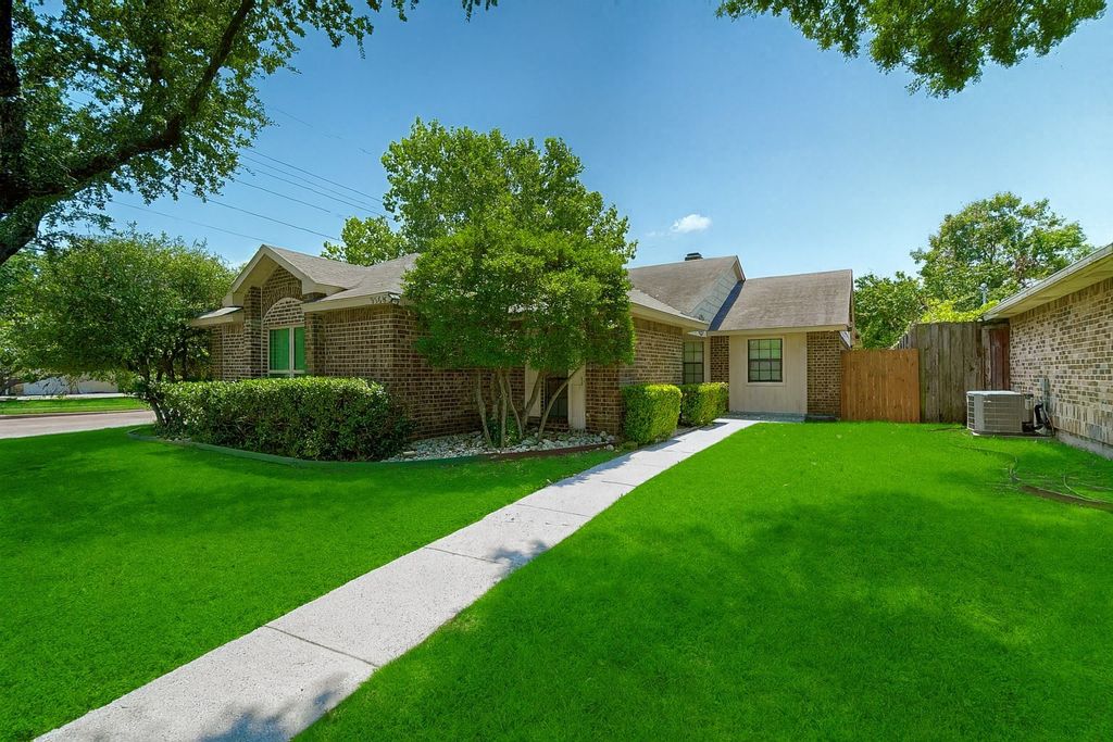 9568 Jennie Lee Lane, Dallas, TX 75227
