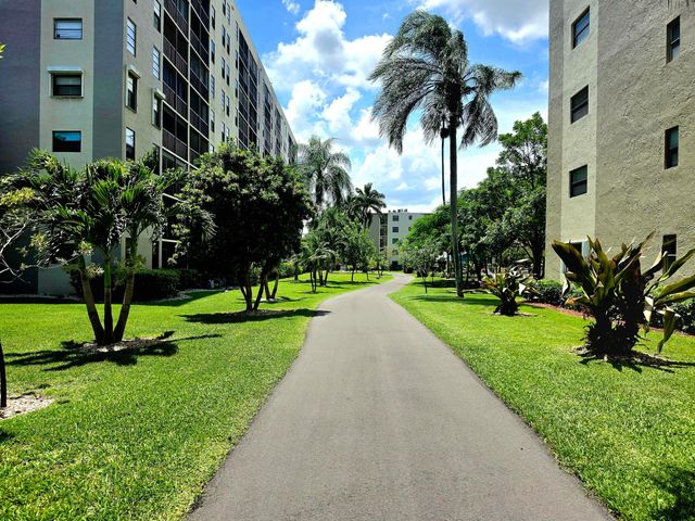 2112 S CYPRESS BEND Drive 707, Pompano Beach, FL 33069