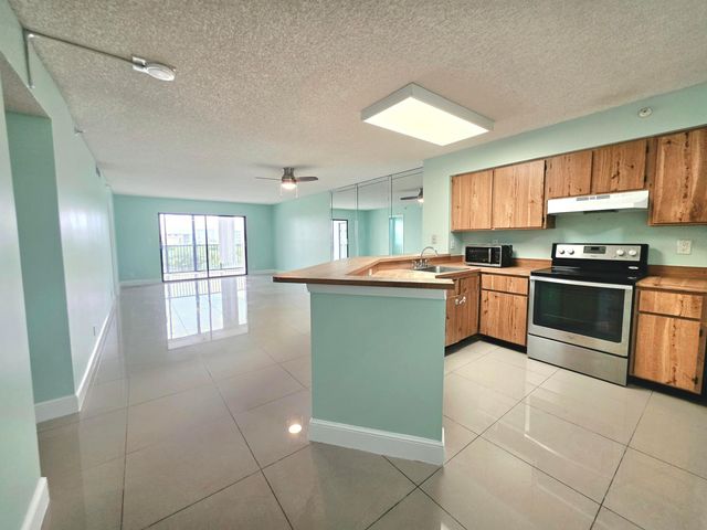 2112 S CYPRESS BEND Drive 707, Pompano Beach, FL 33069