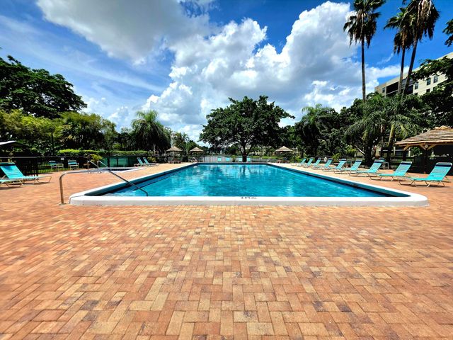 2112 S CYPRESS BEND Drive 707, Pompano Beach, FL 33069