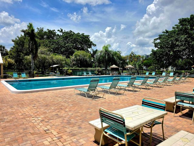 2112 S CYPRESS BEND Drive 707, Pompano Beach, FL 33069