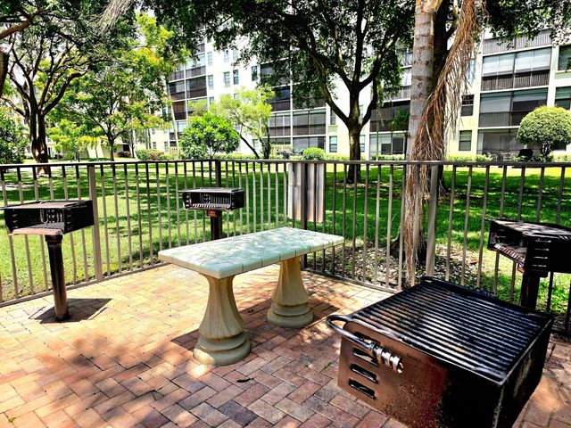 2112 S CYPRESS BEND Drive 707, Pompano Beach, FL 33069