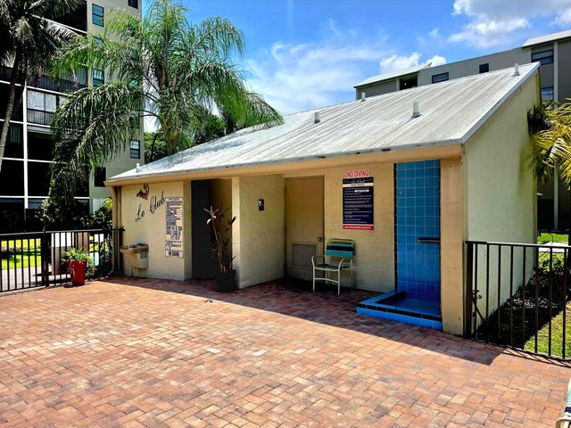 2112 S CYPRESS BEND Drive 707, Pompano Beach, FL 33069
