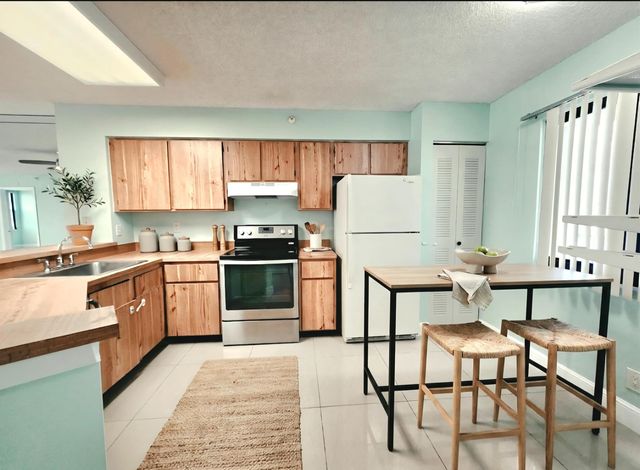 2112 S CYPRESS BEND Drive 707, Pompano Beach, FL 33069