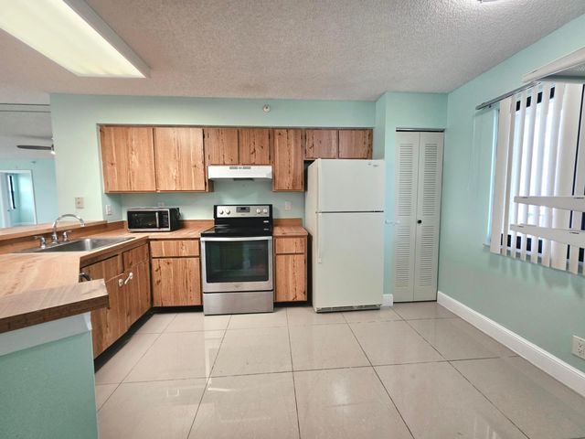 2112 S CYPRESS BEND Drive 707, Pompano Beach, FL 33069