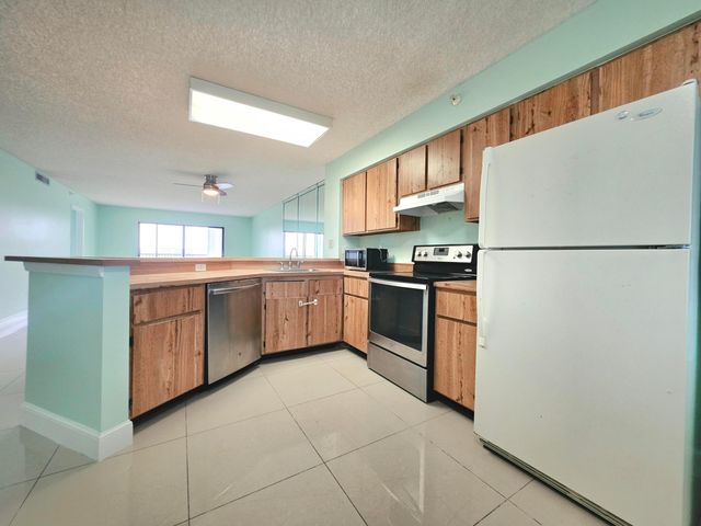 2112 S CYPRESS BEND Drive 707, Pompano Beach, FL 33069