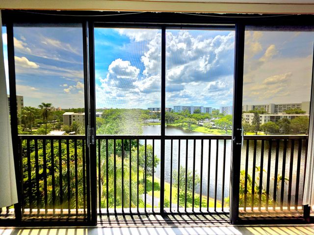 2112 S CYPRESS BEND Drive 707, Pompano Beach, FL 33069