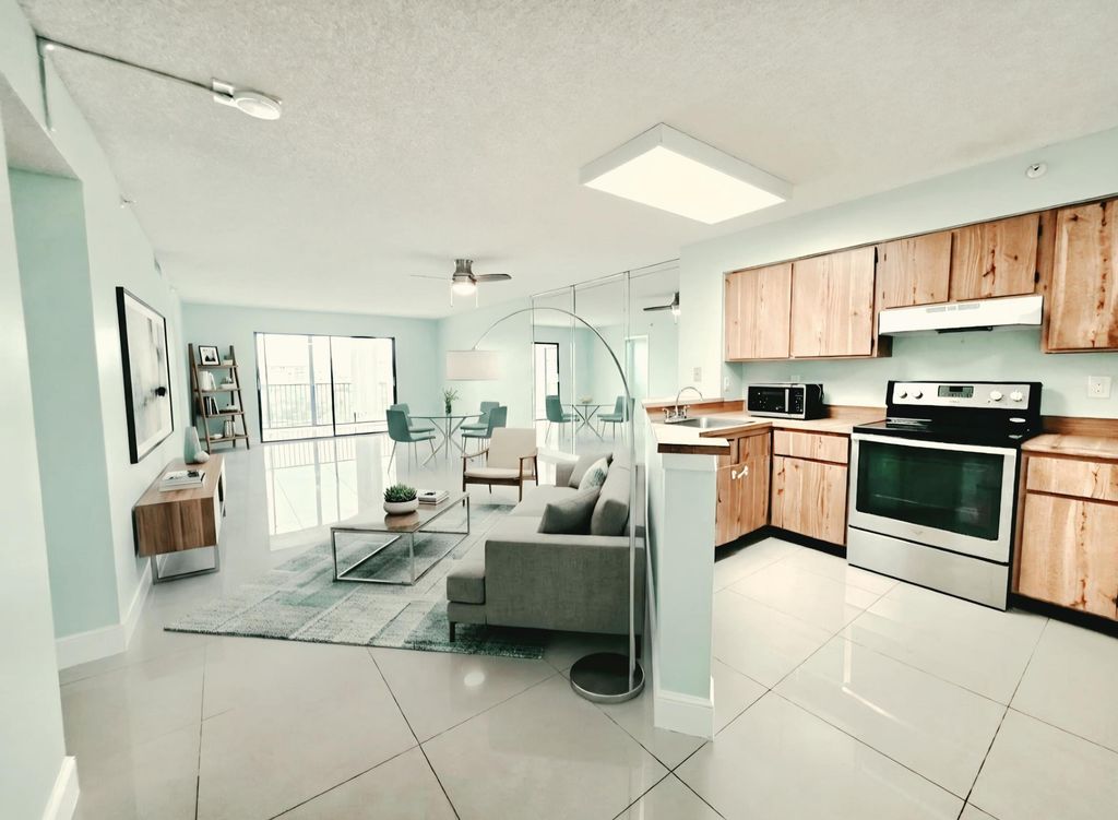 2112 S CYPRESS BEND Drive 707, Pompano Beach, FL 33069