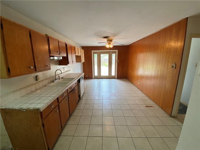 234 Caribbean Dr, Corpus Christi, TX 78418