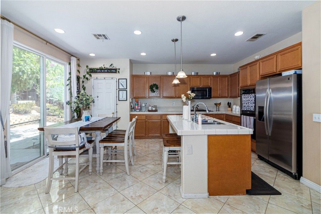 Image 10 of property listing at 25960 Corte Antigua, Moreno Valley, CA 92551