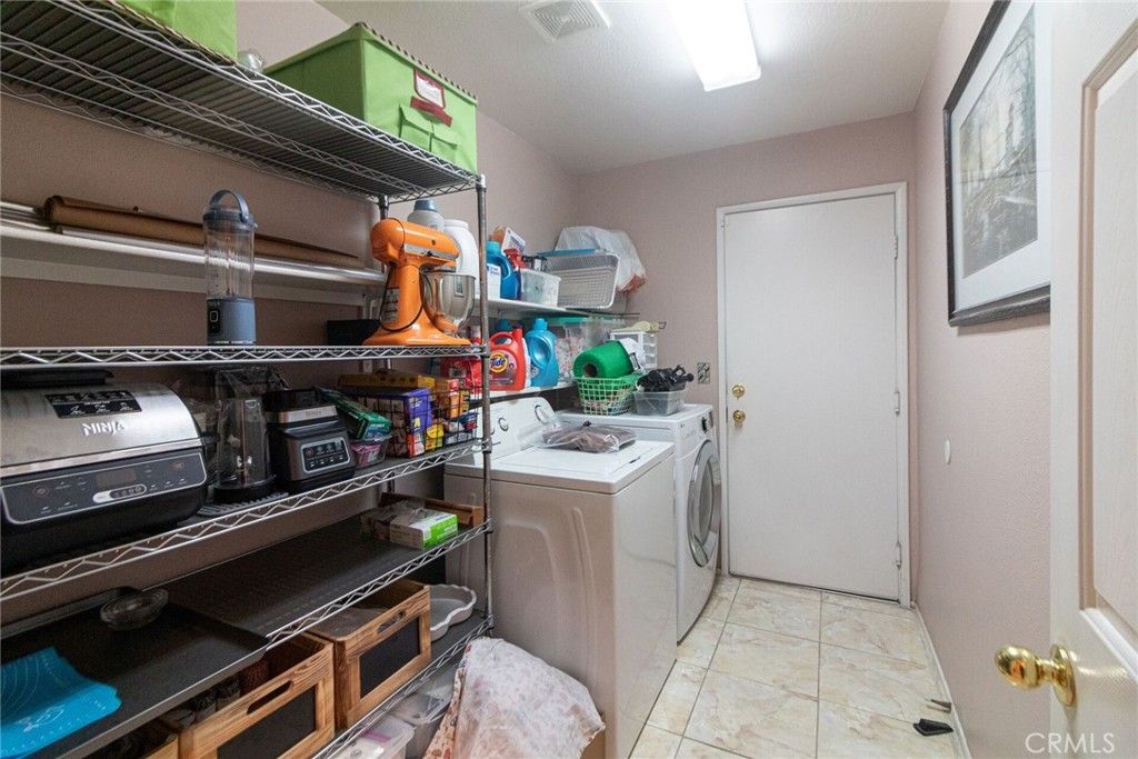 Image 15 of property listing at 25960 Corte Antigua, Moreno Valley, CA 92551