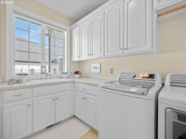 1683 OLYMPIA Ct Nw, Salem, OR 97304