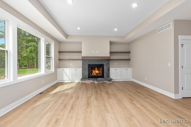 9026 Weston Drive, Coopersville, MI 49404