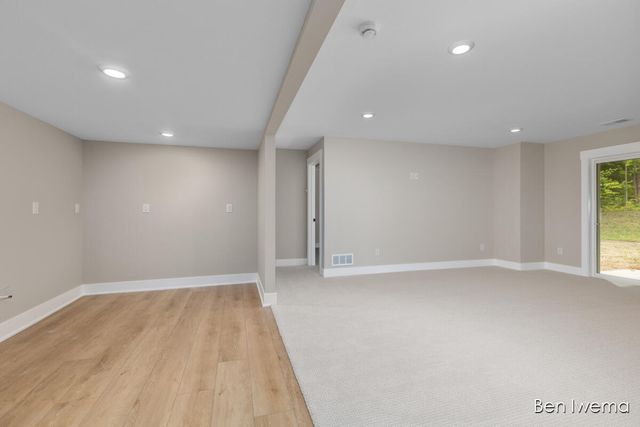 9026 Weston Drive, Coopersville, MI 49404