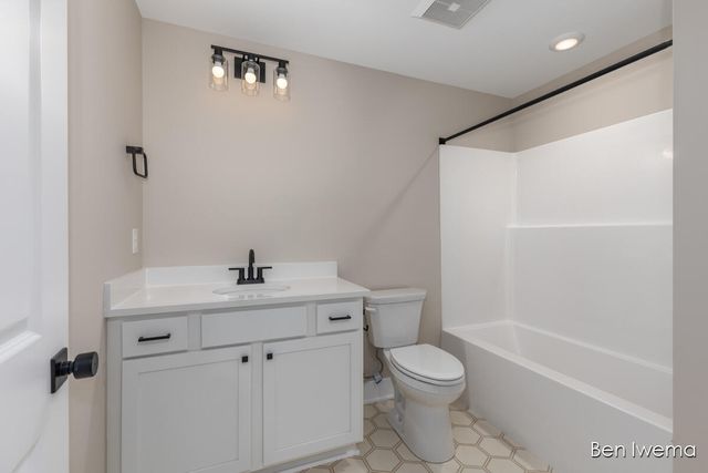 9026 Weston Drive, Coopersville, MI 49404