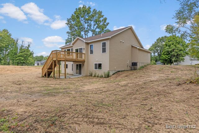 9026 Weston Drive, Coopersville, MI 49404