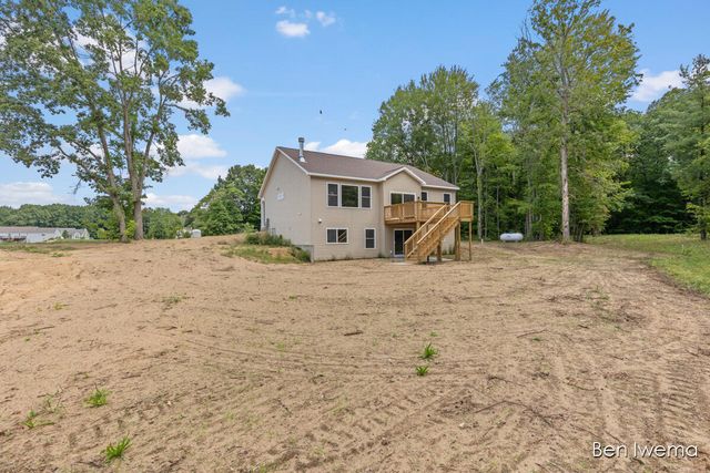 9026 Weston Drive, Coopersville, MI 49404