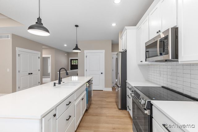 9026 Weston Drive, Coopersville, MI 49404