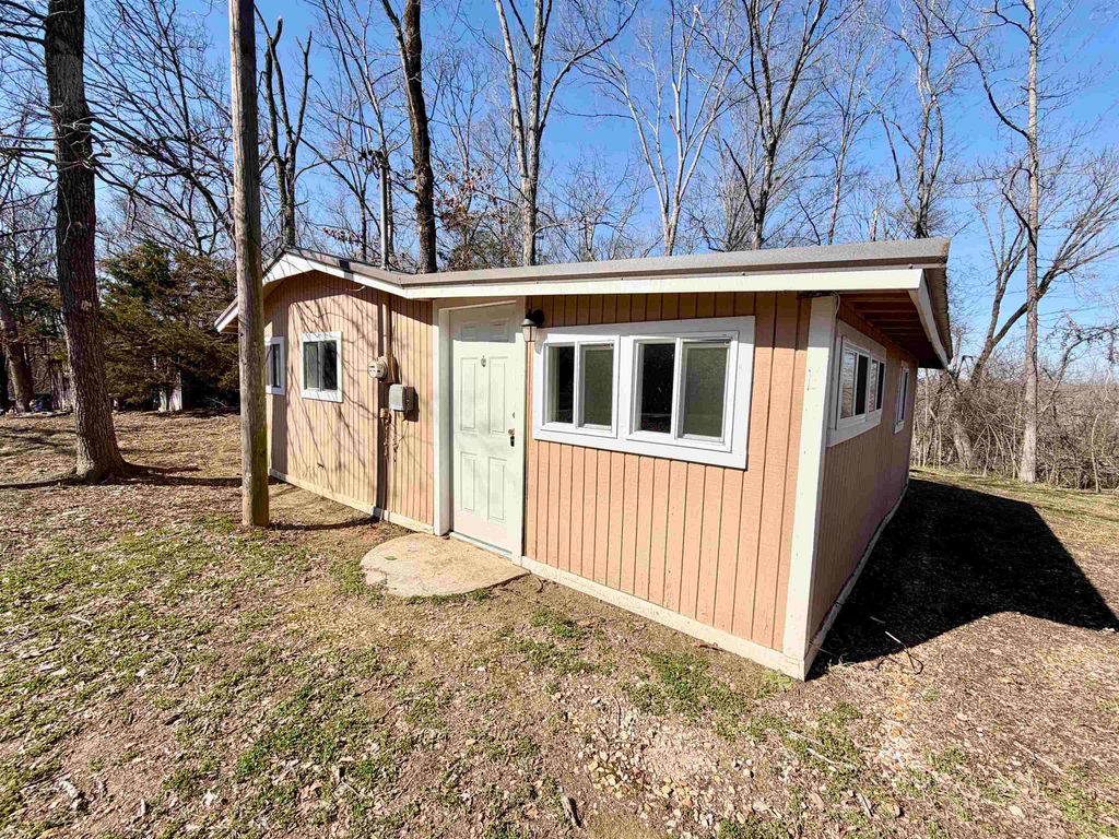 345 SHAD LN, Adamsville, TN 38310