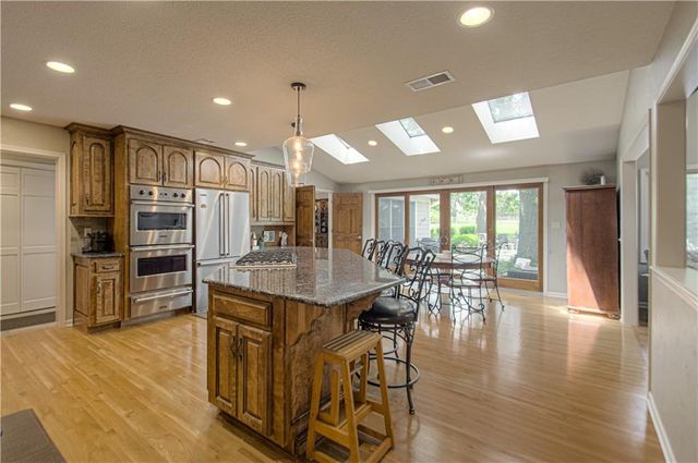 16316 Glenwood Street, Stilwell, KS 66085