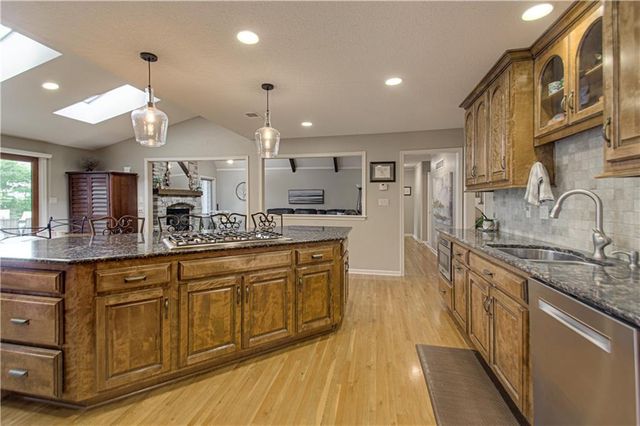 16316 Glenwood Street, Stilwell, KS 66085