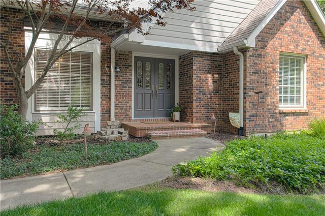 16316 Glenwood Street, Stilwell, KS 66085