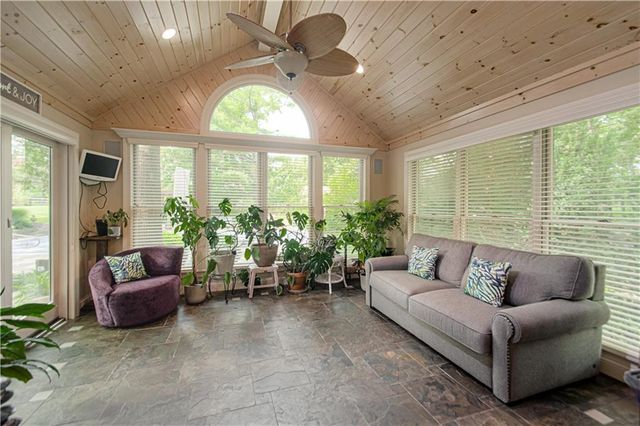 16316 Glenwood Street, Stilwell, KS 66085