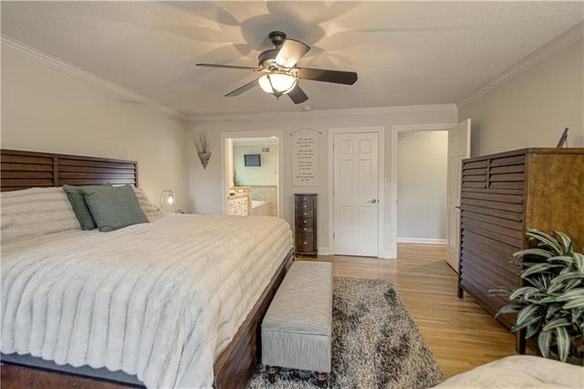 16316 Glenwood Street, Stilwell, KS 66085