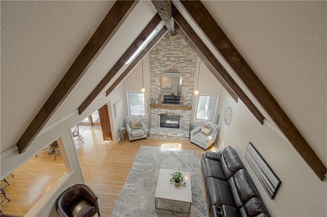 16316 Glenwood Street, Stilwell, KS 66085