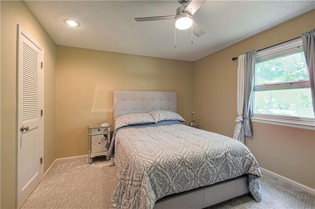 16316 Glenwood Street, Stilwell, KS 66085