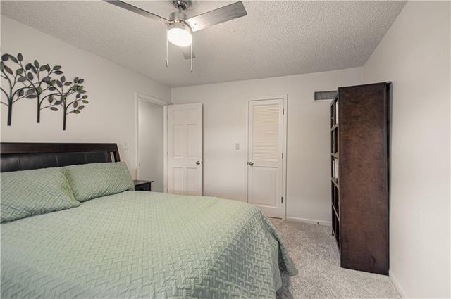 16316 Glenwood Street, Stilwell, KS 66085