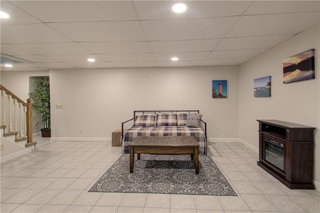 16316 Glenwood Street, Stilwell, KS 66085