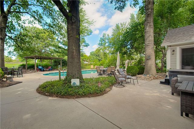 16316 Glenwood Street, Stilwell, KS 66085