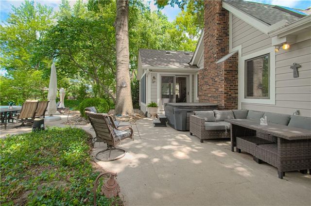 16316 Glenwood Street, Stilwell, KS 66085
