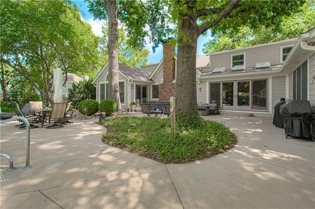 16316 Glenwood Street, Stilwell, KS 66085