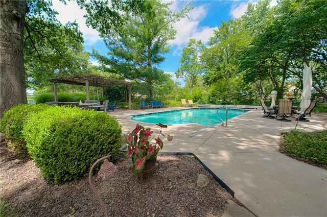 16316 Glenwood Street, Stilwell, KS 66085