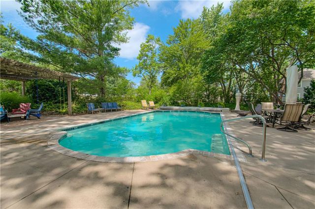 16316 Glenwood Street, Stilwell, KS 66085