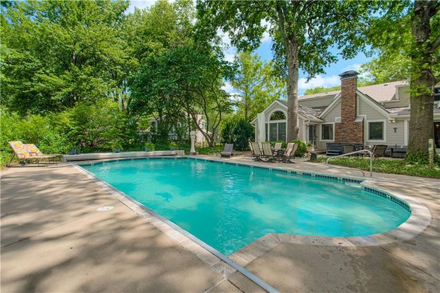 16316 Glenwood Street, Stilwell, KS 66085