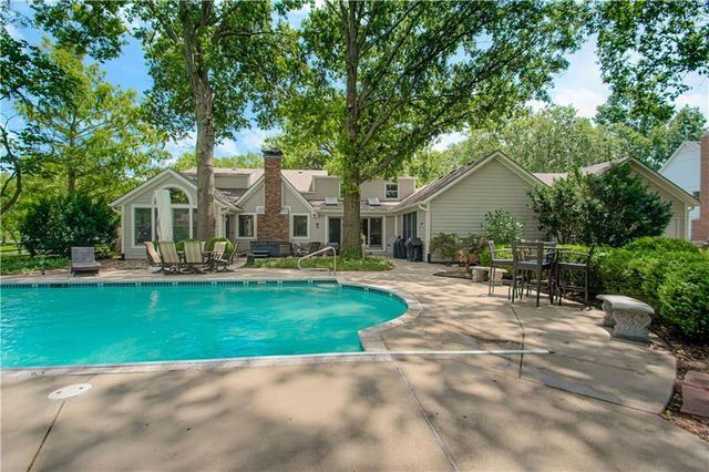 16316 Glenwood Street, Stilwell, KS 66085
