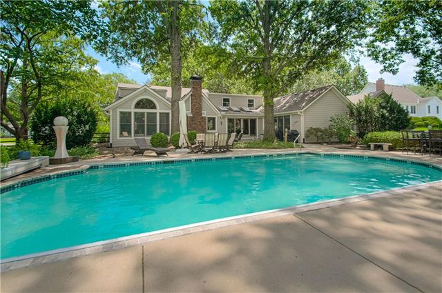 16316 Glenwood Street, Stilwell, KS 66085