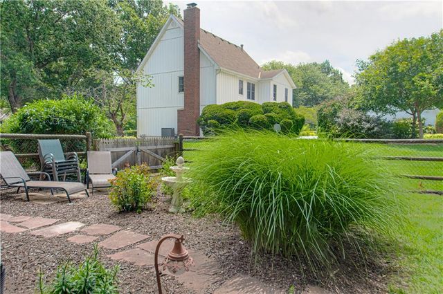 16316 Glenwood Street, Stilwell, KS 66085