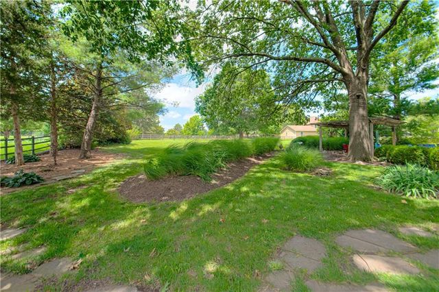 16316 Glenwood Street, Stilwell, KS 66085